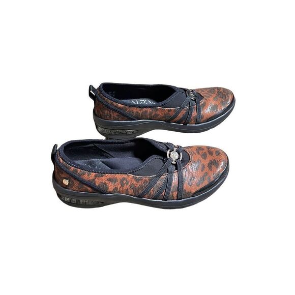 Bzees Rosie Size 7 Leopard Cheetah Print Slip On Comfort Shoes Flats - Picture 3 of 6